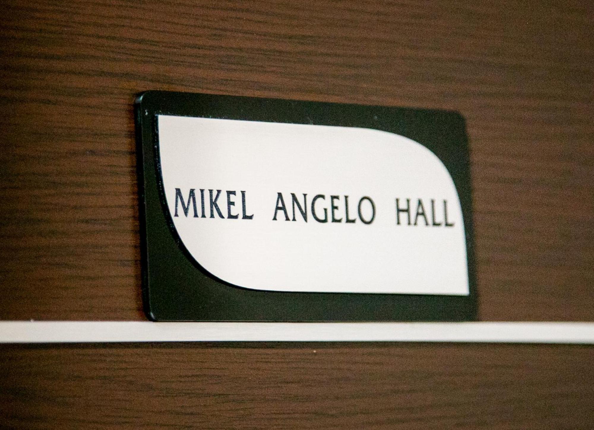 Mikel Angelo Hall Сере Экстерьер фото